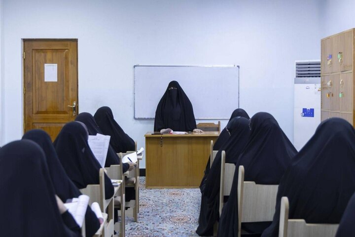 تقرير مصور/ إقامة النسخة الثانية من دورة (تراث الطف) للنساء في كربلاء