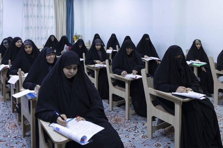 تقرير مصور/ إقامة النسخة الثانية من دورة (تراث الطف) للنساء في كربلاء