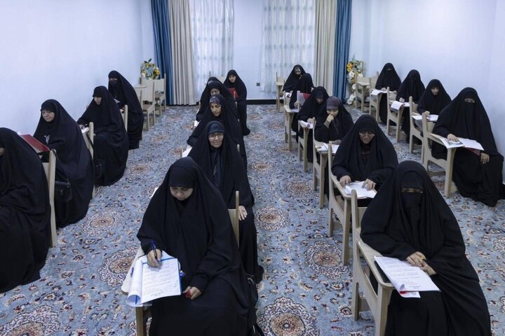 تقرير مصور/ إقامة النسخة الثانية من دورة (تراث الطف) للنساء في كربلاء