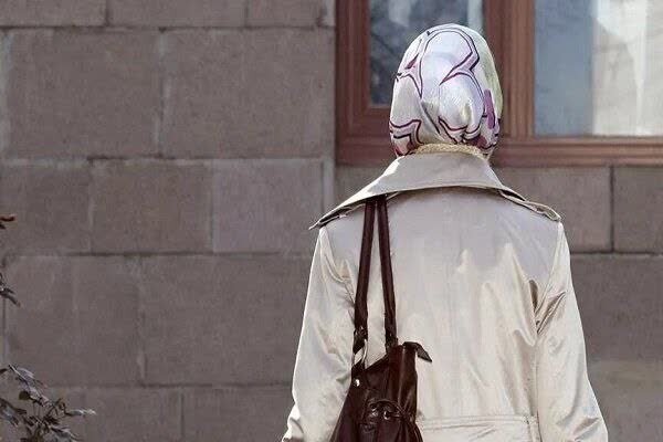 Tinanggal dahil sa hijab