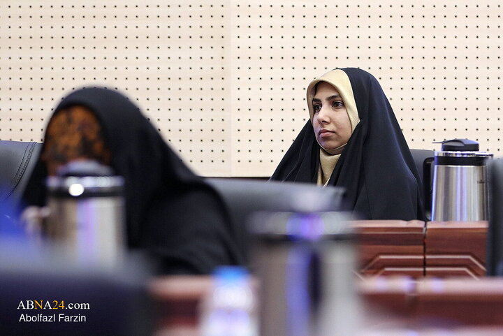 نشست «بانوی مقاومت؛ معمار فرهنگ و هویت»