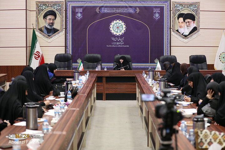 نشست «بانوی مقاومت؛ معمار فرهنگ و هویت»