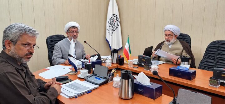 باید از ظرفیت حوزه و دانشگاه برای افق‌گشایی علمی کشور استفاده کنیم