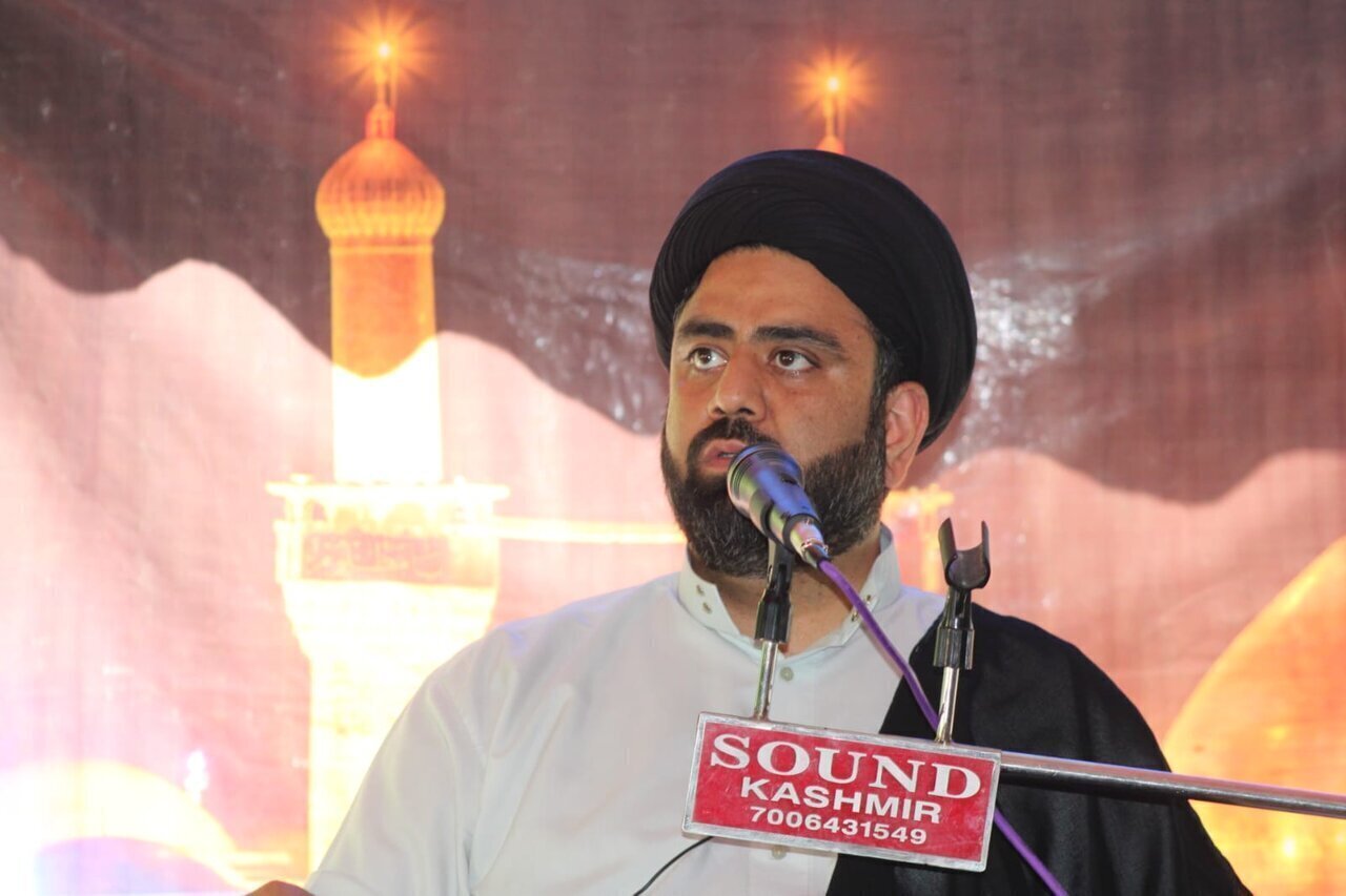 Kashmir Shia cleric calls for combining religious education with modern science, job skills