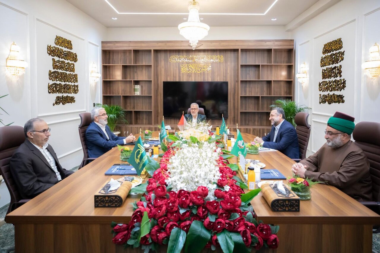 Iraq’s Holy Shrine Secretaries-General Discuss Joint Cooperation and Services for Visitors (+Photos)