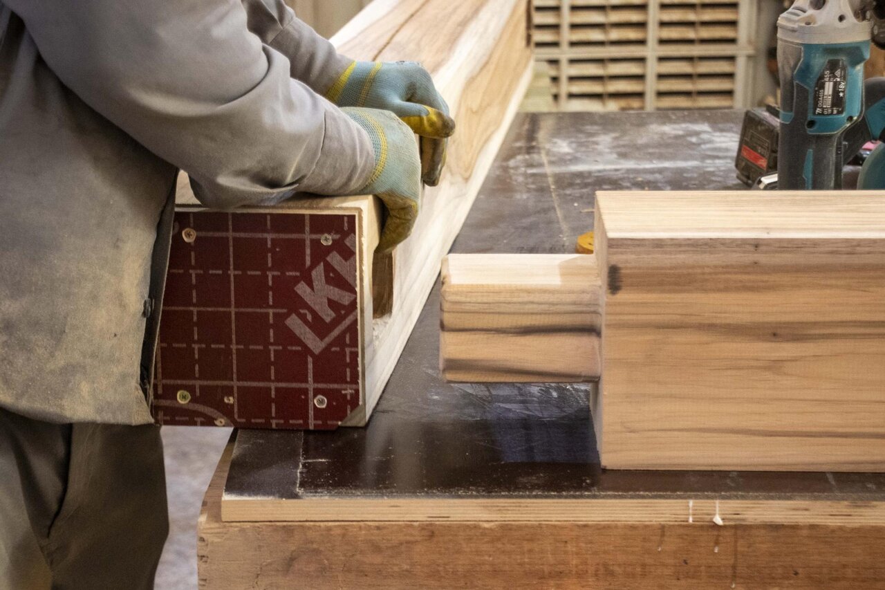 fabricating a new door for the sanctuary of the shrine of Aba al-Fadl