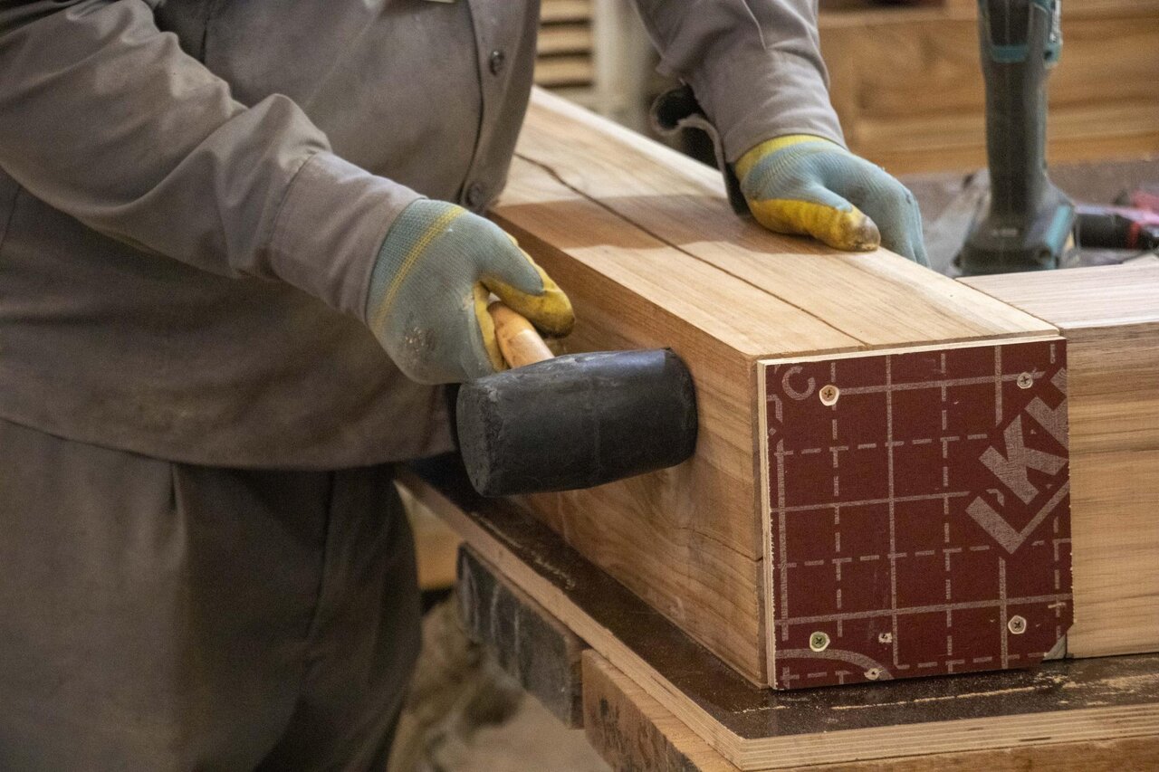 fabricating a new door for the sanctuary of the shrine of Aba al-Fadl