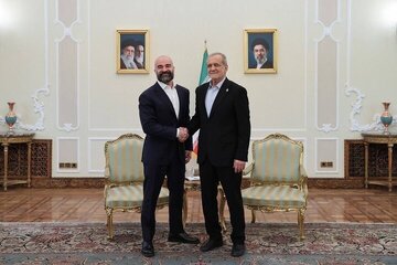 بافڵ تاڵەبانی چاوی بە سەرۆک کۆماری ئێران کەوت