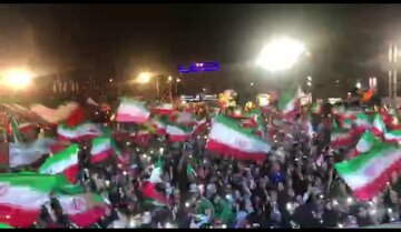 Iranianos de todas as esferas da sociedade realizam reuniões noturnas — pela 200ª noite consecutiva — em apoio ao governo e às forças armadas