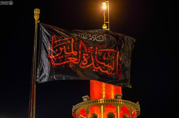 تقرير مصور/ استبدال راية قبّة مرقد أمير المؤمنين (عليه السلام) بمناسبة ذكرى استشهاد السيّدة الزهراء (عليها السلام)