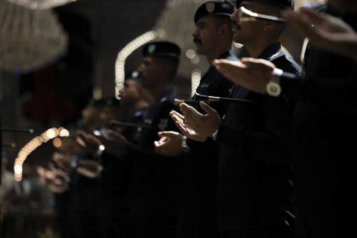 تقرير مصور/ خريجو المعهد العالي للتطوير الأمني والإداري يؤدون قسم التخرج عند مرقد أبي الفضل العباس (ع)