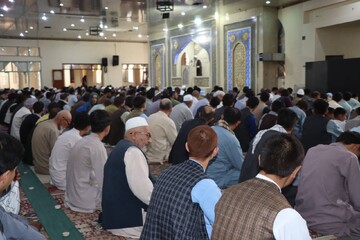 عکس خبری | نماز جمعه شیعیان افغانستان در مزار شریف