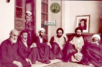 الصور | صورة نادرة في براني السيد عبد الهادي الشيرازي قدس سره