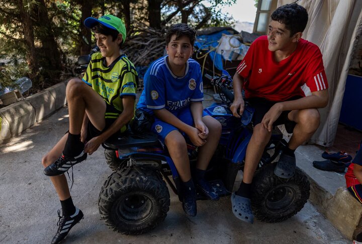 گزارش تصویری/ نوجوان لبنانی دو سال پس از انفجار پیجرها