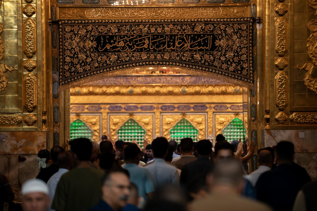 Informe fotográfico | Ambiente de la visita y la súplica ante la Puerta de las Necesidades, Abu al-Fadl al-Abbas (PB)