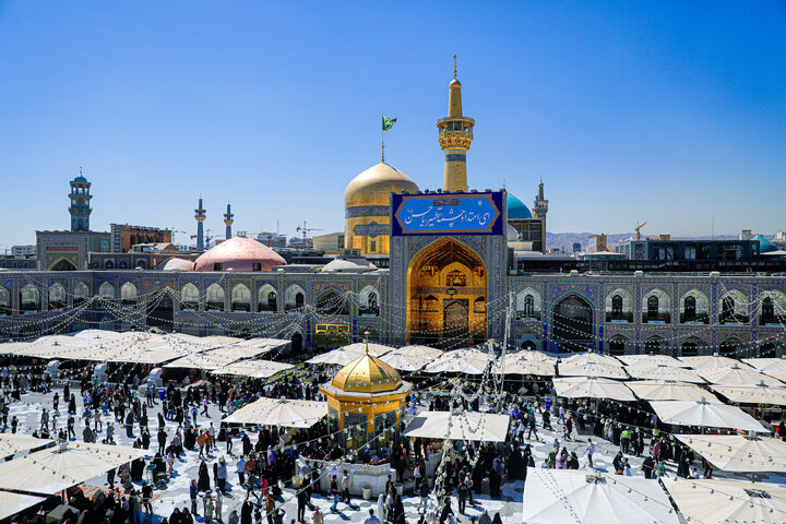 Photos: Installation of inscriptions for birth anniversary of Imam Hasan al-Askari at Razavi Holy Shrine
