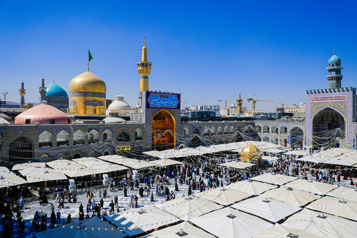 Photos: Installation of inscriptions for birth anniversary of Imam Hasan al-Askari at Razavi Holy Shrine
