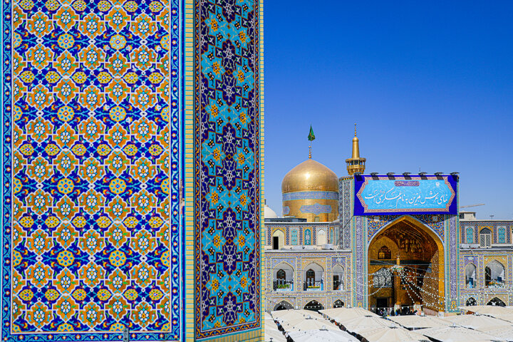 Photos: Installation of inscriptions for birth anniversary of Imam Hasan al-Askari at Razavi Holy Shrine
