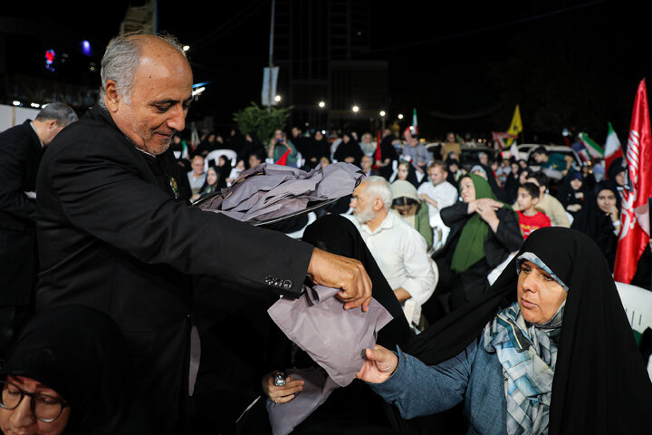 Photos: Packaging, distribution of cultural packages at public gatherings across Mashhad