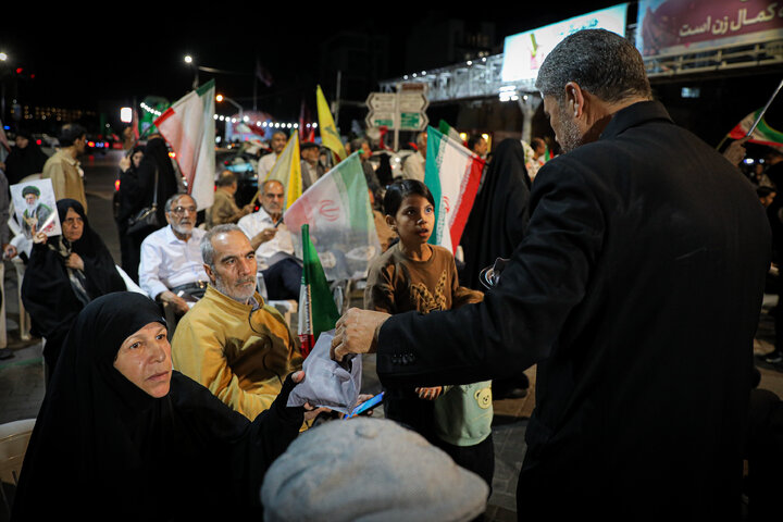 Photos: Packaging, distribution of cultural packages at public gatherings across Mashhad