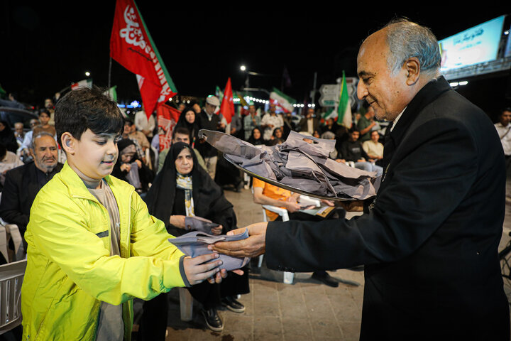 Photos: Packaging, distribution of cultural packages at public gatherings across Mashhad