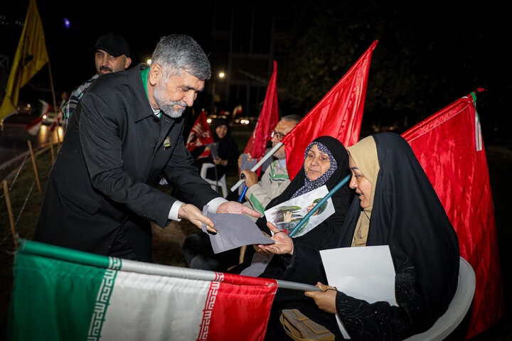 Photos: Packaging, distribution of cultural packages at public gatherings across Mashhad