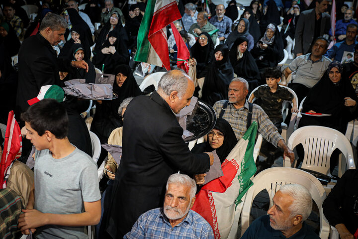 Photos: Packaging, distribution of cultural packages at public gatherings across Mashhad