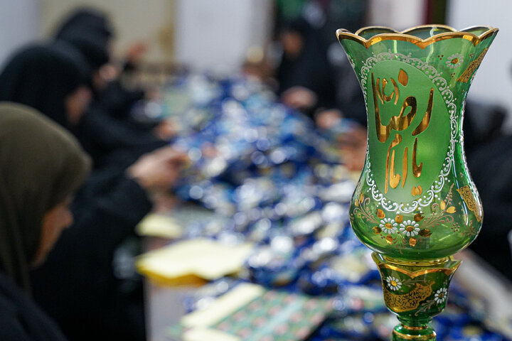 Photos: Packaging, distribution of cultural packages at public gatherings across Mashhad