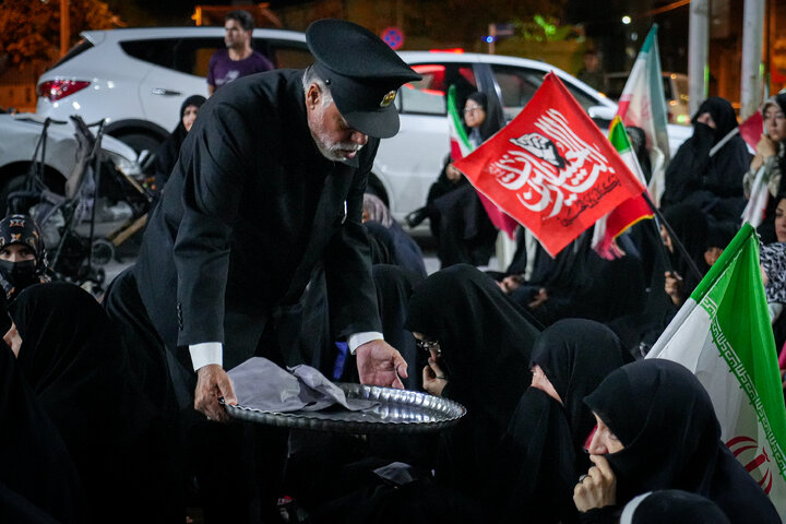 Photos: Packaging, distribution of cultural packages at public gatherings across Mashhad