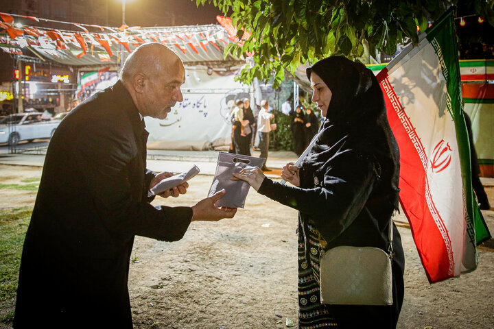 Photos: Packaging, distribution of cultural packages at public gatherings across Mashhad