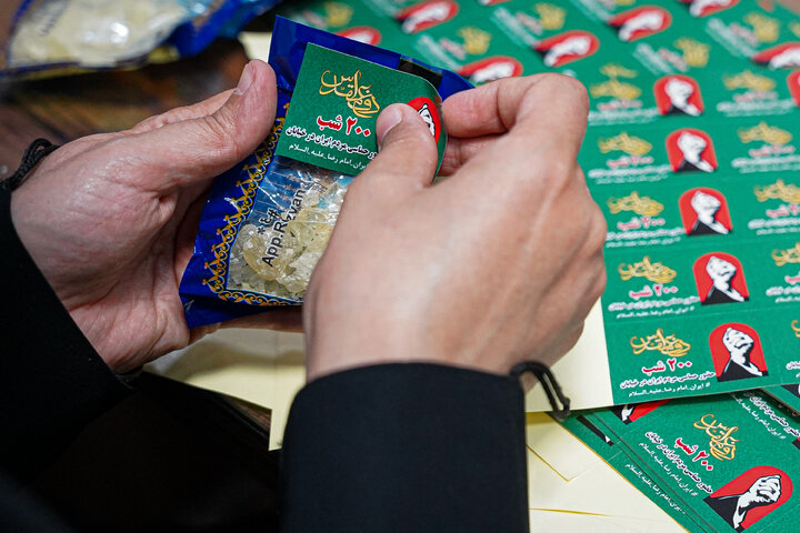 Photos: Packaging, distribution of cultural packages at public gatherings across Mashhad