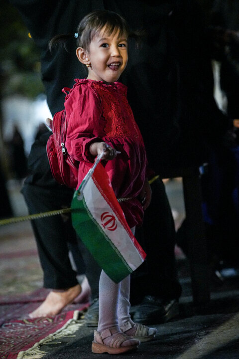 Photos: Packaging, distribution of cultural packages at public gatherings across Mashhad