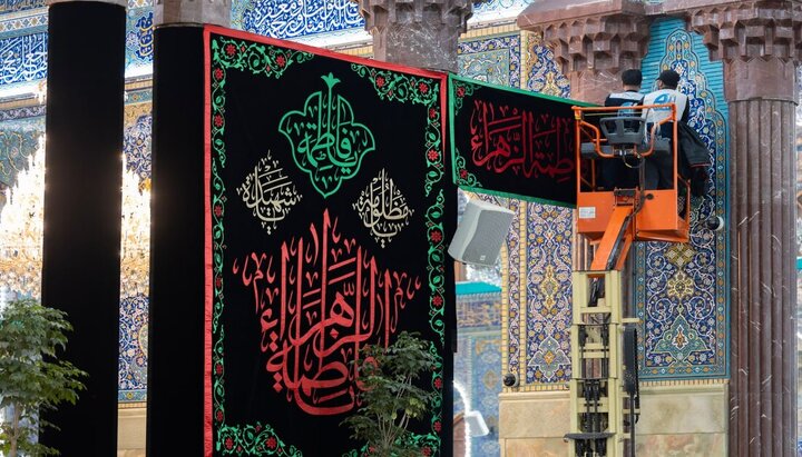 تقرير مصور/ الصحن الحسيني الشريف يتشح بالسواد في ذكرى استشهاد السيدة فاطمة الزهراء (ع)
