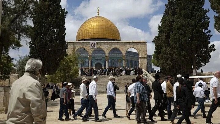 Yaklaşık 100 Siyonist, 'Yom Kippur' öncesi Mescid-i Aksa'ya baskın düzenledi
