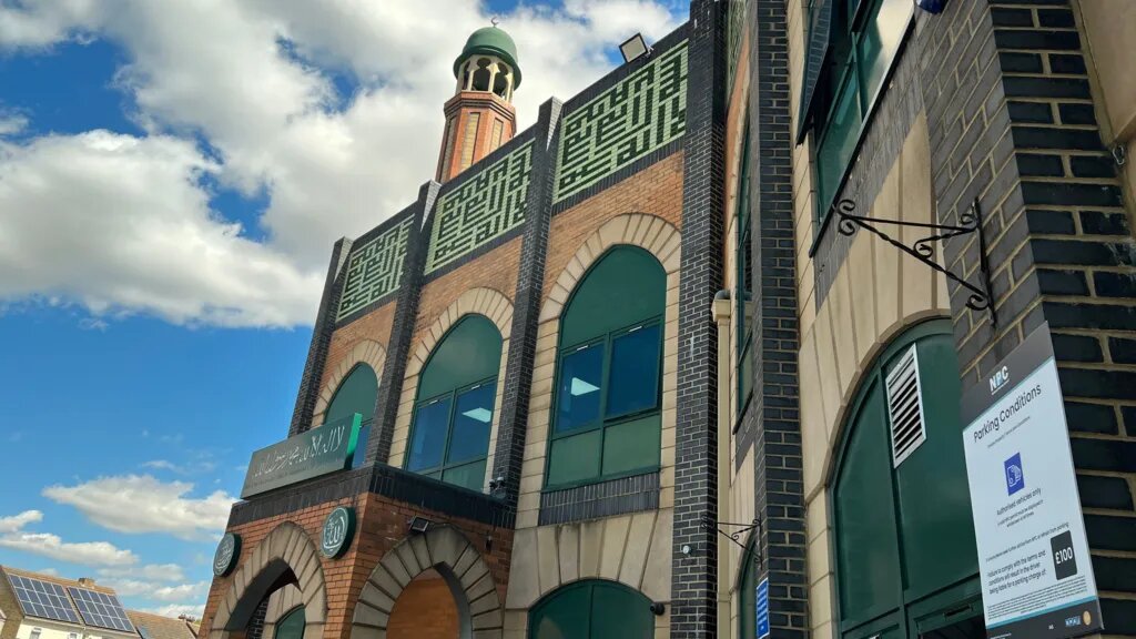 Mosque in England Opened Its Doors to Public