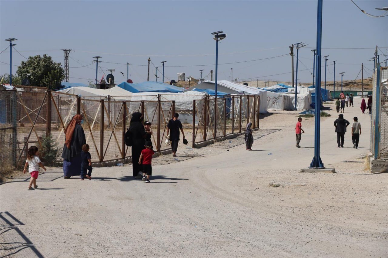 Malbatên DAIŞê; bombeyeke demjimêrî di kampeya Rojê de