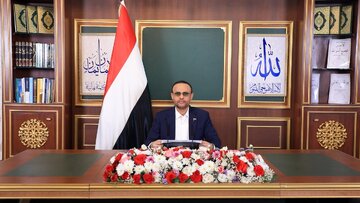 یمن در کنار ملت ایران و نظام اسلامی آن ایستاده است/  وحدت میادین، اصل ثابت سیاست یمن