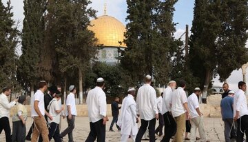 Nearly 100 Israeli settlers enter Al-Aqsa Mosque courtyards