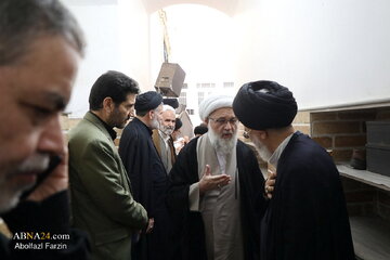 Foto / Ayetullah Şubeyri Zencani’nin İkametgâhında Merci-i Taklidler, Ulema, Din Adamları ve Halkın Yoğun Katılımı