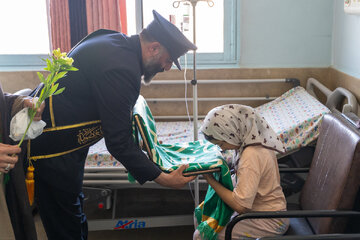 Fotoreportaj | Həzrəti Məsumənin (əleyha səlam) səfirləri xəstəxanasındakı xəstələri ziyarət ediblər