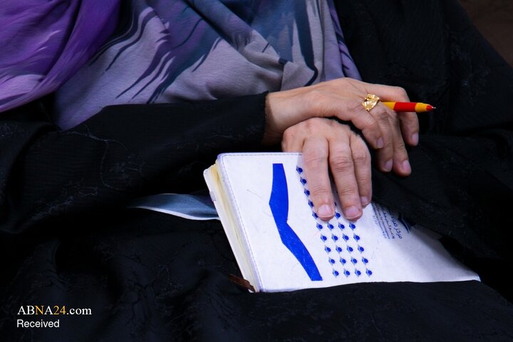 دیدار هیئت عراقی با عروس امام خمینی