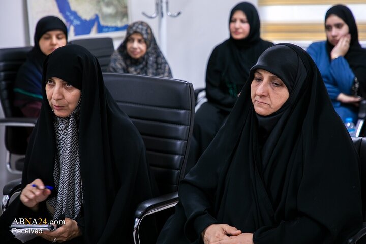 دیدار هیئت عراقی با عروس امام خمینی