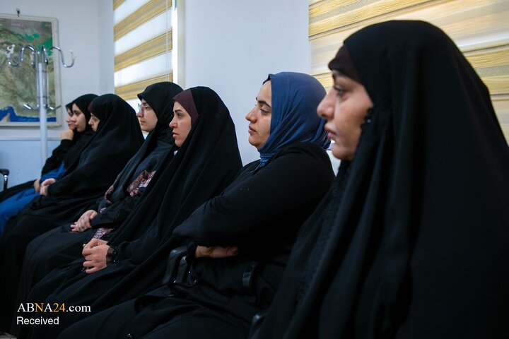 دیدار هیئت عراقی با عروس امام خمینی