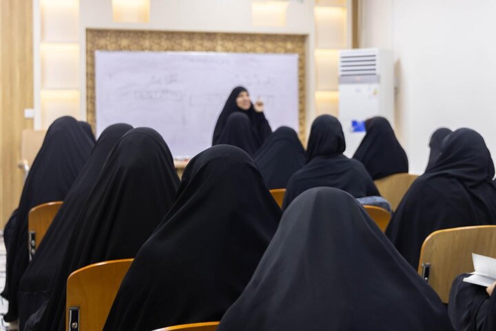 تقرير مصور/ إطلاق النسخة الأولى من دورة (هدًى للناس) لمعلمات التربية الإسلامية في كربلاء المقدسة