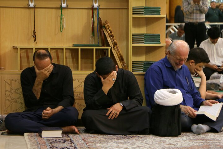 نخستین محفل عزاداری بانوی کرامت در آستان مقدس فاطمی