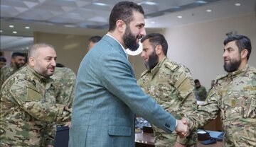 El-Ahbar: “Birleşik” Olduğu Söylenen Yeni Suriye Ordusu Hâlâ Frakisyonel Bağlarla Örülü