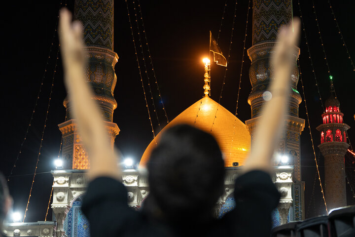 حال‌وهوای معنوی و شورانگیز حرم بانوی کرامت در شب رحلت آن حضرت