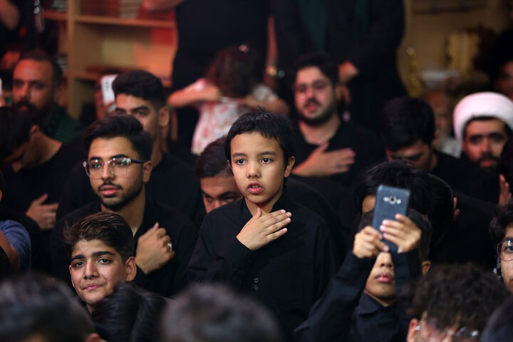 Photos: Enthusiastic mourning ceremony of younger generation on night of Hazrat Masoumeh's demise anniversary