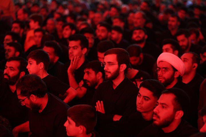 Photos: Enthusiastic mourning ceremony of younger generation on night of Hazrat Masoumeh's demise anniversary