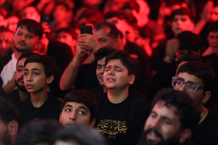Photos: Enthusiastic mourning ceremony of younger generation on night of Hazrat Masoumeh's demise anniversary
